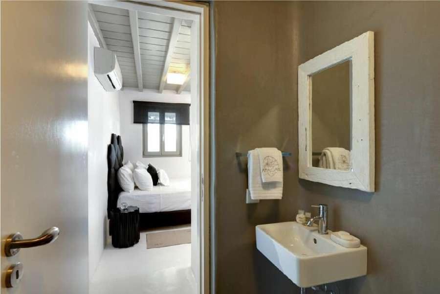 Villa Dafni 4Bed With Pool In Kalafatis Spilia Mykonos Town Eksteriør billede